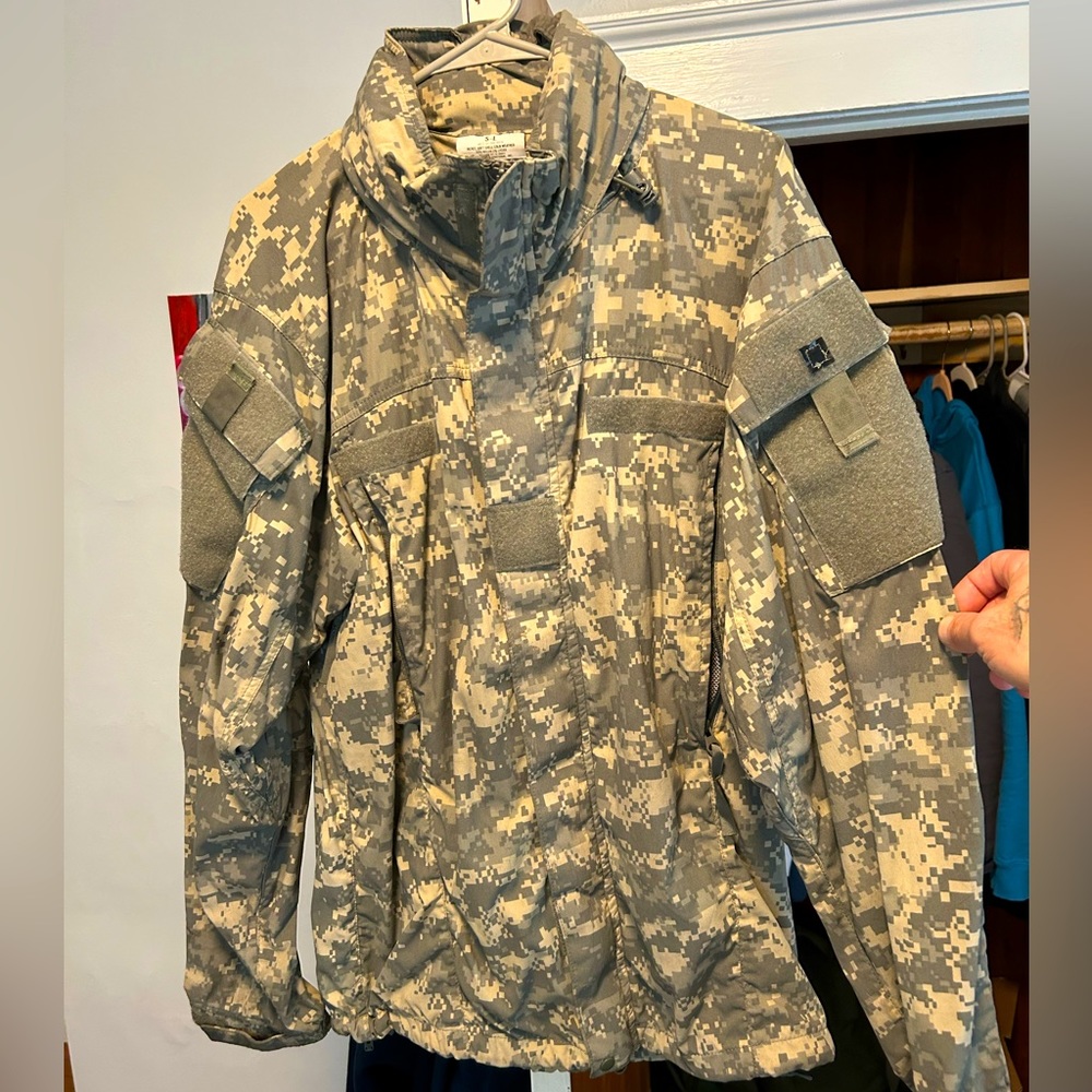 Soft shell cold weather nylon camouflage military jacket with hood US Army Isu